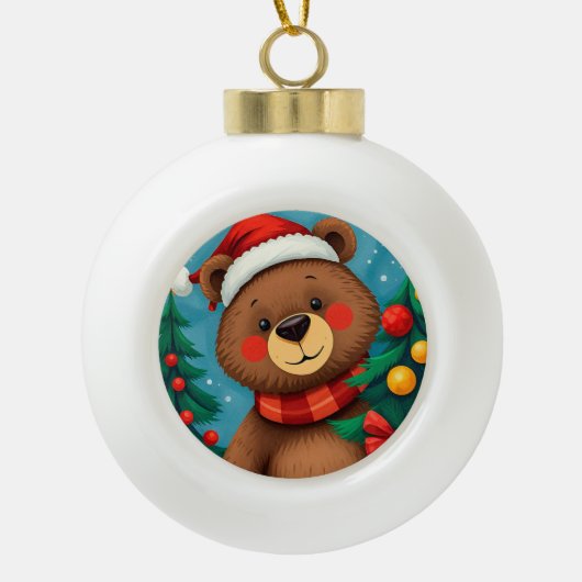 Beer in kerstmanhoed tussen kerstbomen keramische bal ornament (Voorkant)