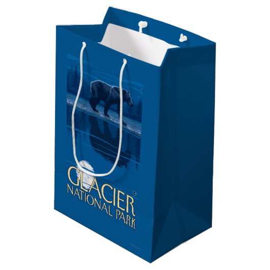 Beer in Moonlight - Glacier National Park, MT Medium Cadeauzakje (Achterkant Gekanteld)