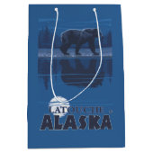 Beer in Moonlight - Latouche, Alaska Medium Cadeauzakje (Voorkant)