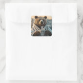 Beer in Robe Holding Coffee Mok Vierkante Sticker (Tas)