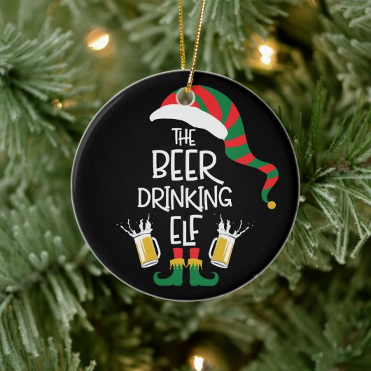 Beer Kerstmis Elf Funny Typography Holiday Keramisch Ornament (Boom)