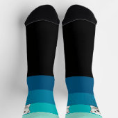 Beer kijkt over de muur, groen naar blauw water sokken (Top)