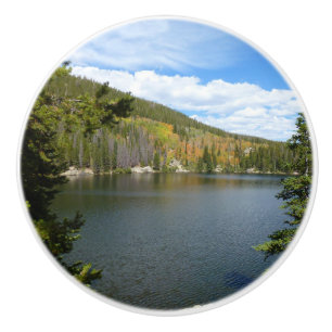 Beer Lake bij het Nationaal Park Rocky Mountain Keramische Knop