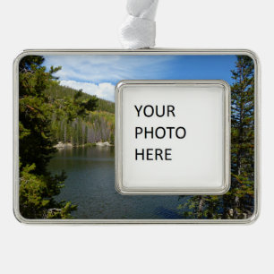 Beer Lake bij het Nationaal Park Rocky Mountain Verzilverd Omlijst Ornament