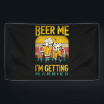 Beer me ik word getrouwd met Bachelor Party Appare Spandoek<br><div class="desc">Vintage Beer me Ik krijg een gehuwd vrijgezellenfeest voor bruin</div>