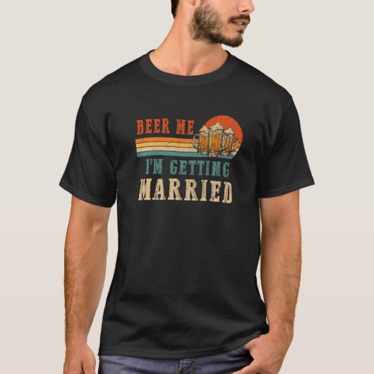 Beer Me I'm Getting Married Men Groom Bachelor Par T-shirt (Voorkant)