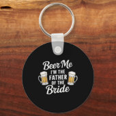 Beer Me is de vader van de bruid Funny Drink Bee Sleutelhanger (Voorkant)