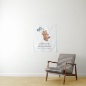 Beer met 3 blauwe ballonnen Welkomstteken Wandkleed (In situ)