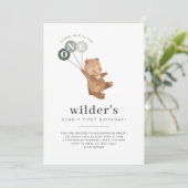 Beer met 3 Groene Balloons 1e verjaardag Uitnodigi Kaart (Staand voorkant)