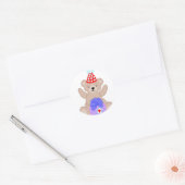 Beer met cadeau-1-t ronde sticker (Envelop)