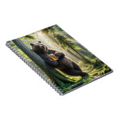 Beer met een biertje in het bos notitieboek (Rechterzijde)