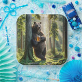 Beer met een biertje in het bos papieren bordje (Feest)