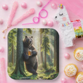 Beer met een biertje in het bos papieren bordje (Feest)