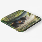 Beer met een biertje in het bos papieren bordje (Gebogen)