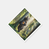 Beer met een biertje in het bos servet (Hoek)