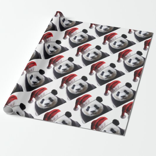 Beer met kerstpanda cadeaupapier (Uitgerold)