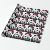 Beer met kerstpanda cadeaupapier (Uitgerold)