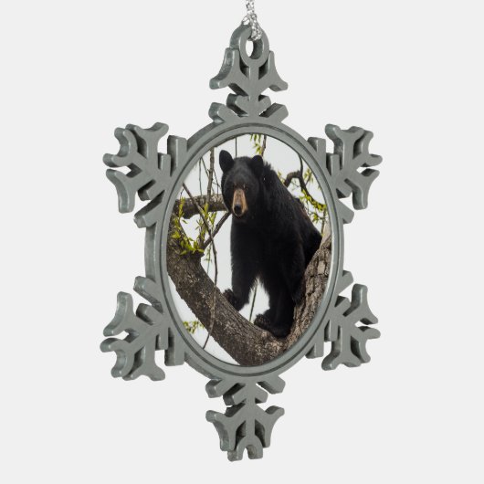 Beer met klimmen tin sneeuwvlok ornament (Links)