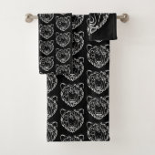 Beer met zwarte en witte tribale bad handdoek (Insitu)