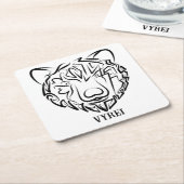 Beer met zwarte en witte tribale kartonnen onderzetters (Schuin)