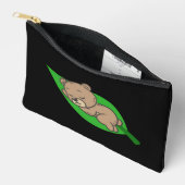 Beer op een klein blad etui (Open)