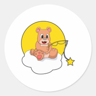 Beer op het vissen met hengel in de wolken ronde sticker