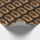 Beer op houttoonachtergrond Masculinaire patroon Cadeaupapier (Hoek)