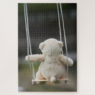 Beer op Schommel in beweging. Legpuzzel