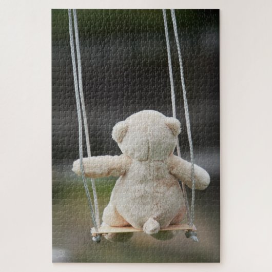 Beer op Schommel in beweging. Legpuzzel (Verticaal)