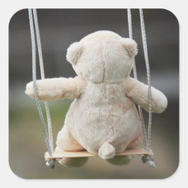 Beer op Schommel in beweging. Vierkante Sticker