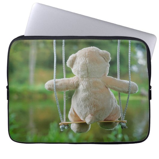 Beer op schommel vanaf de rug. laptop sleeve (Voorkant)