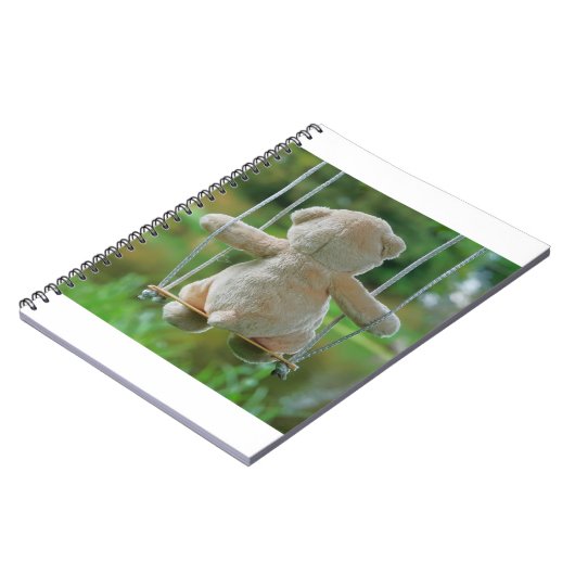 Beer op schommel vanaf de rug. notitieboek (Linkerzijde)