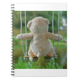 Beer op schommel vanaf de rug. notitieboek