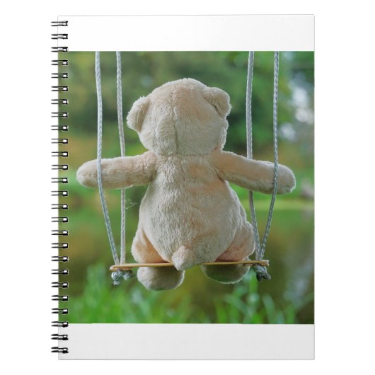 Beer op schommel vanaf de rug. notitieboek (Voorkant)