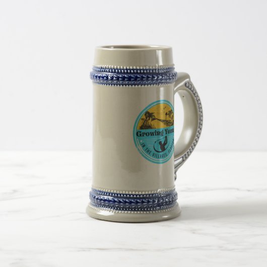 Beer Stein met groeiende jongen in de dorpen Bierpul (Voorkant rechts)