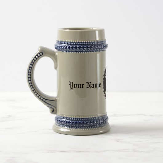 Beer Stein met Logo van de Gumba-partij Bierpul (Links)