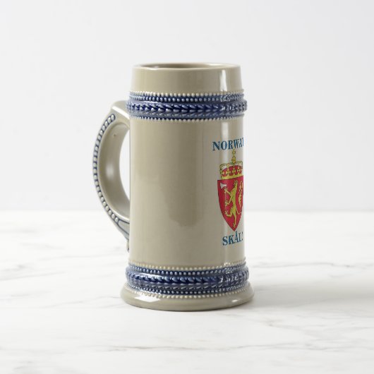 Beer Stein w/ Noorse Crest en SKÅL! Bierpul (Voorkant links)
