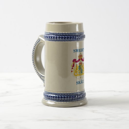 Beer Stein w/Swedish Crest en SKÅL! Bierpul (Voorkant links)