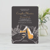 Beer Toast Couples — Uitnodiging (Staand voorkant)