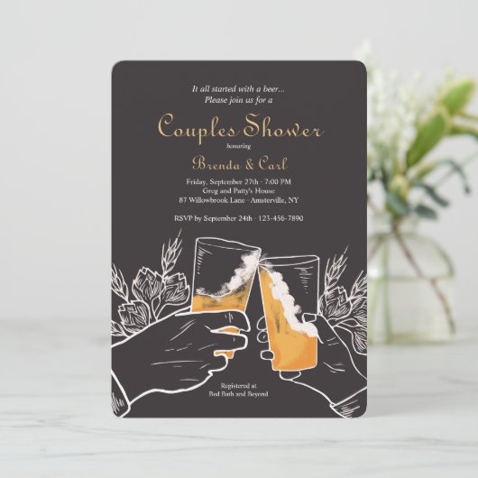Beer Toast Couples — Uitnodiging (Staand voorkant)