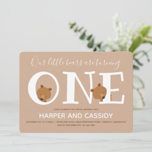 Beer Twins One Brown Animal First Birthday Kaart (Staand voorkant)