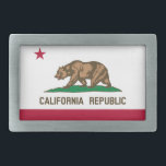 Beer van Californië: Cali Golden State Gesp<br><div class="desc">De vlag van Californië is een symbool van de kortstondige Beer Flag Republic, die in 1846 25 dagen bestond. De vlag is een eenvoudig ontwerp met een enkele rode ster op een witte achtergrond. Van de ster wordt gezegd dat hij de eenzame sterrenstaat vertegenwoordigt, en de witte achtergrond is bedoeld...</div>