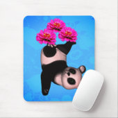 Beer van Juggling Panda en roze zinnia bloemen Muismat (Met muis)