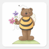 Beer verkleed als hommel met bloemen vierkante sticker (Voorkant)