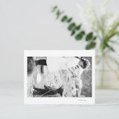 Beer voor het geven van voeding aan meisjes in het briefkaart (Staand voorkant)