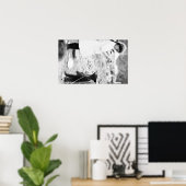 Beer voor het geven van voeding aan meisjes in het poster (Thuiskantoor)