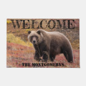 Beer wandelen in Herfst gekleurd gras foto op maat Deurmat (Voorkant)