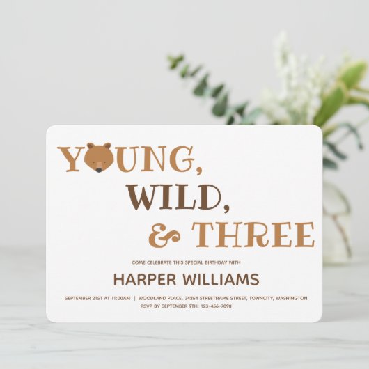 Beer Young Wild Drie Kinder derde verjaardag Kaart (Staand voorkant)