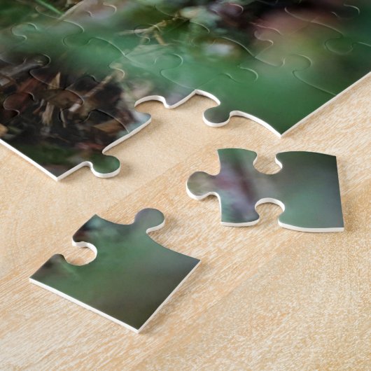 Beertje dat bij kampvuur zit. legpuzzel (Zijkant)