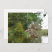 Beertje op schommel aan boom briefkaart (Voorkant / Achterkant)